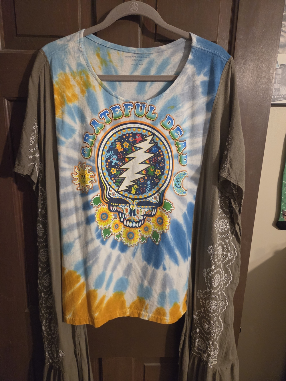 Grateful Dead Tie-Dye Skull Tee - Blue & Yellow & Green Side Panels